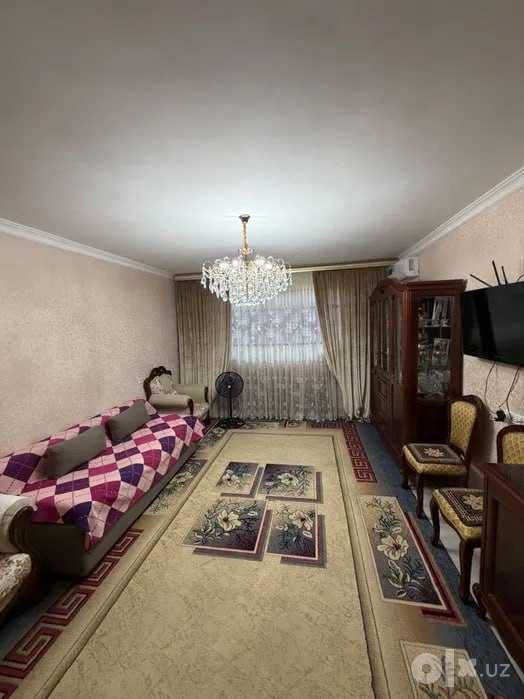 Besh Chinor 2 комнатная улица Махтумкули 70м2 с ремонтом