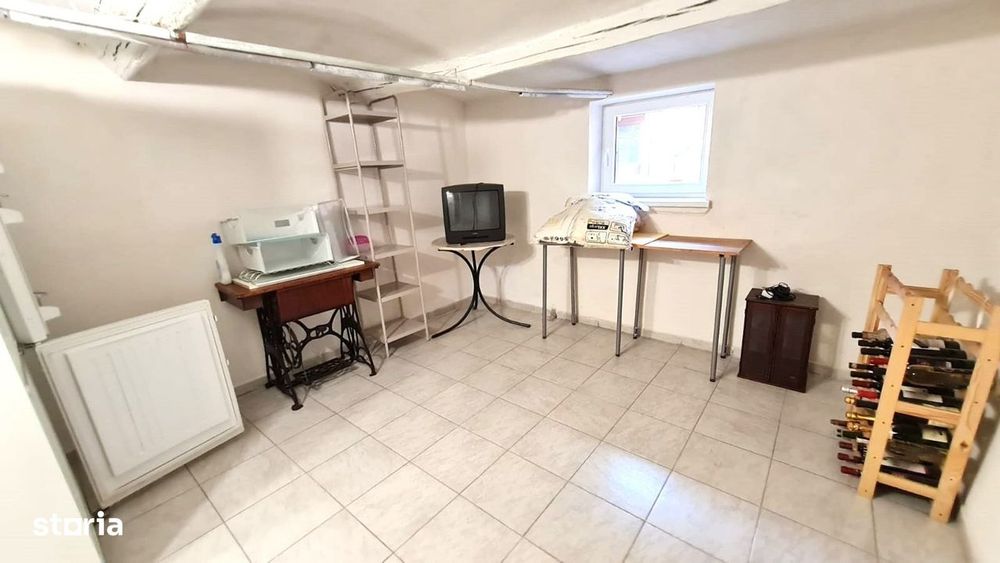 Apartament 2 camere la demisolul unei case,  zona Sub Arini