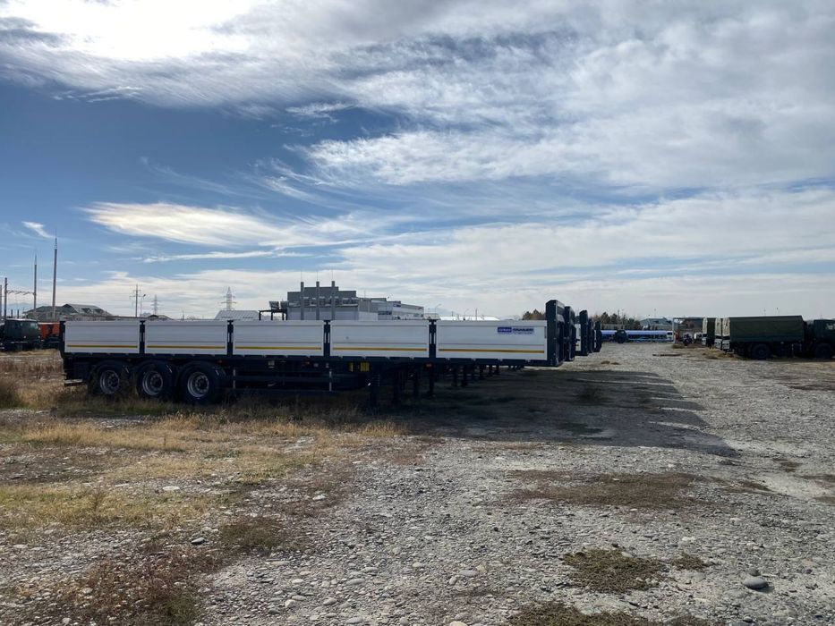 Полуприцеп бортовой контейнеровоз UzAutoTrailer