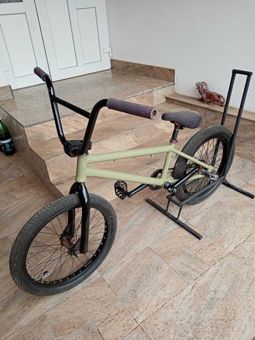 Vand 3 biciclete un hardtail, un bmx si un city bike