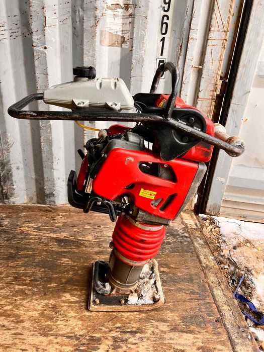 DE INCHIRIAT! Utilaje profesionale de compactare.