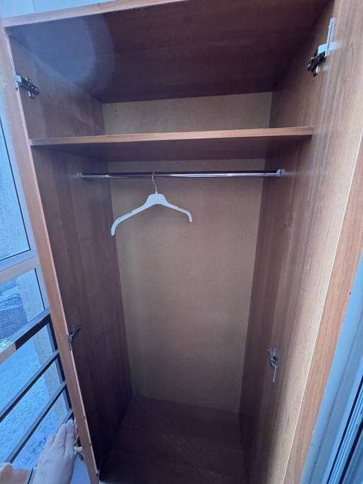 Продам шкаф двухдверный