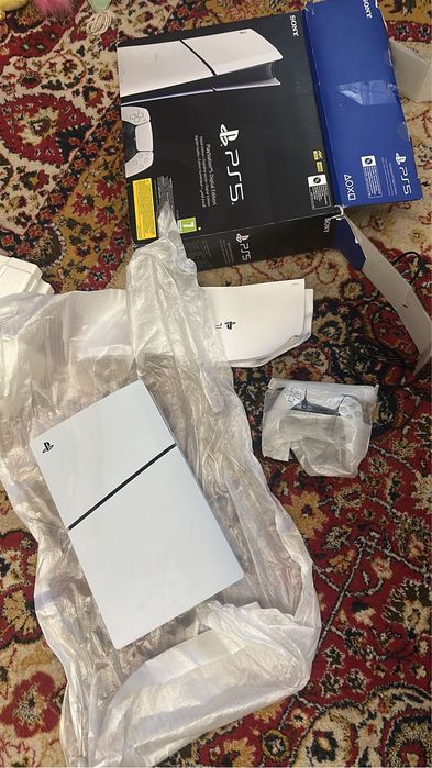 vand Ps5 slim digital 1tb nou