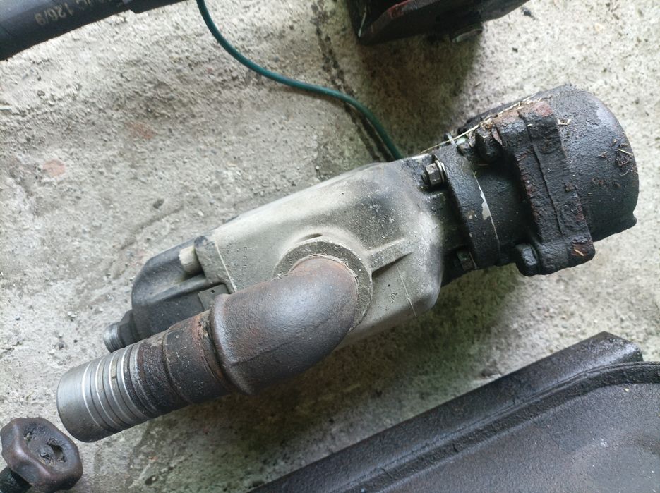 Vând pompa de basculare și bazin hidraulic