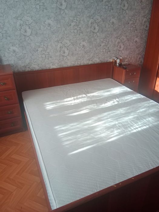 Кровать с матрасом