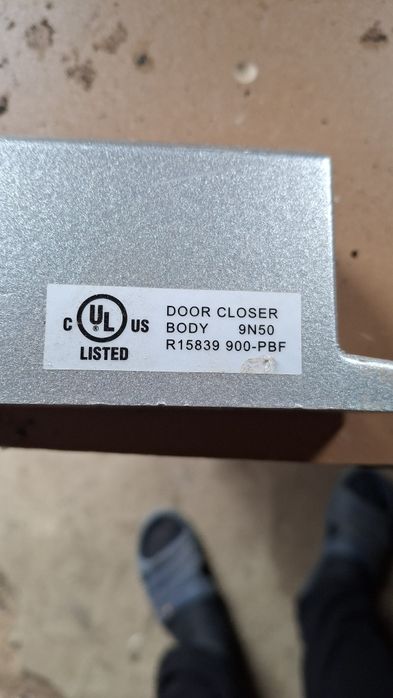 Доводчик для дверей