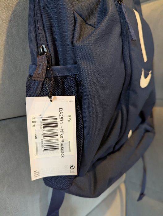 Нова раница Nike