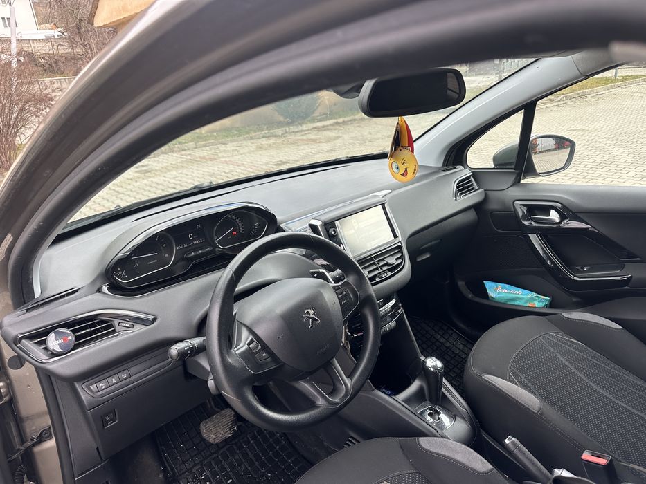 Peugeout 208 2012