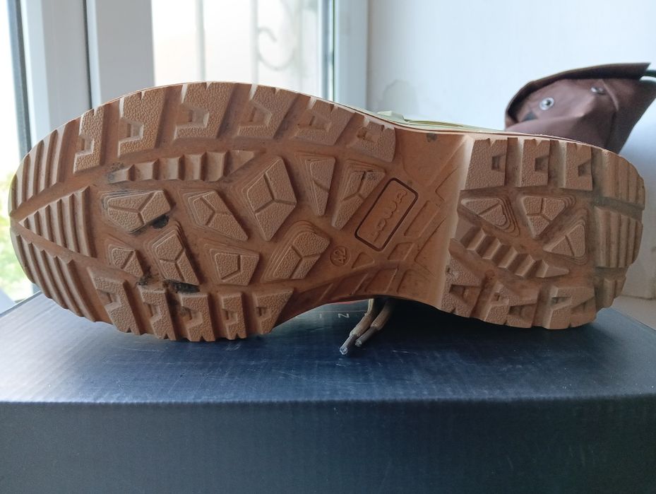 Продам кроссовки тактические