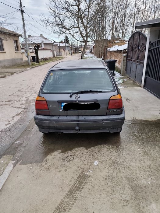 VW голф 1.8 90 коня 93г.