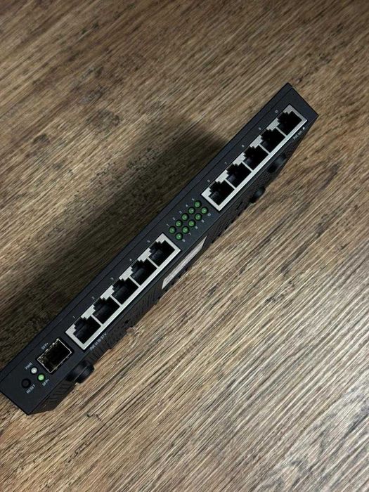 Маршрутизатор Mikrotik RB4011iGS+RM