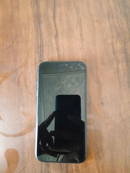 Iphone 11 yonib oʻchib qolayapti