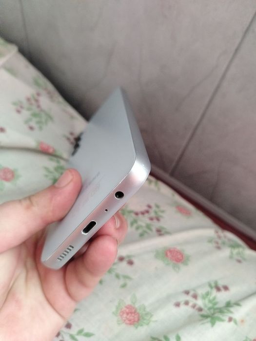 Срочно продам самсунг А 05