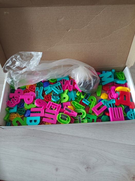 Набор букв и цифр на магните