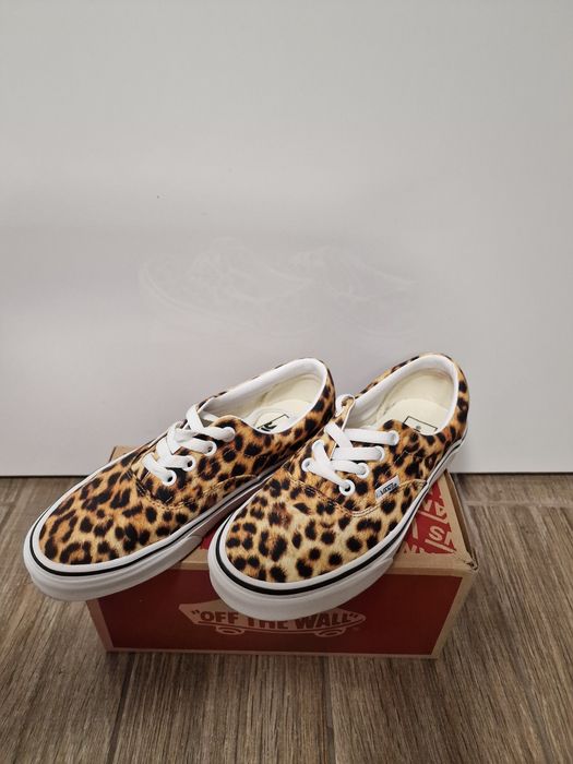 Леопардови кецове Vans