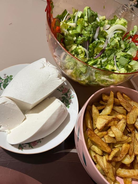 Vând brânză de capră