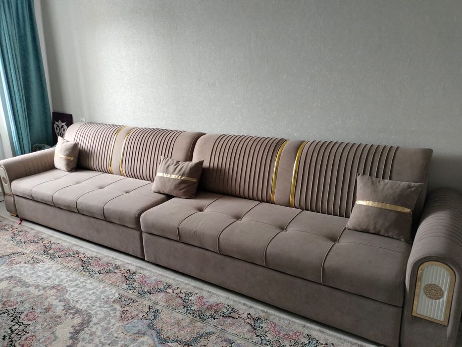 Продаю диван  4 метра