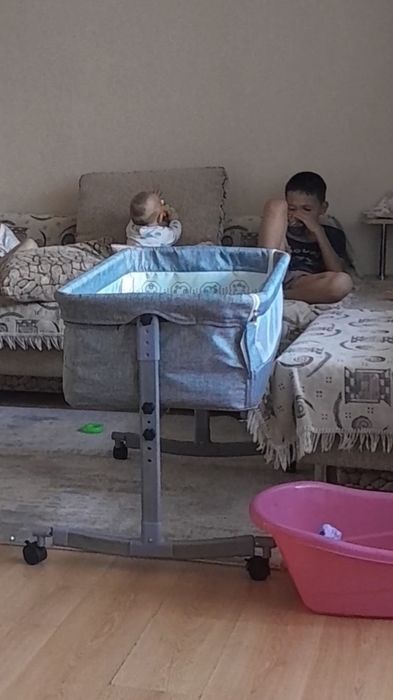 Продам прикроватную люльку-манеж