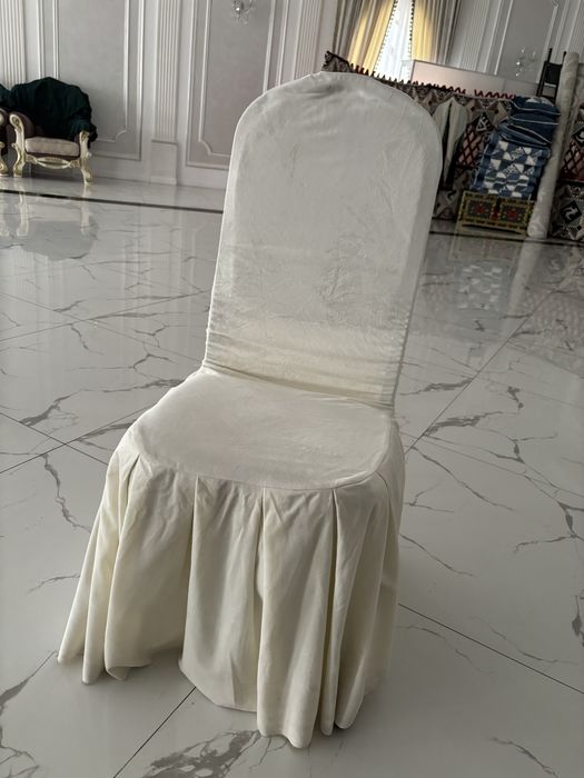 Продоется стулья с чехлом