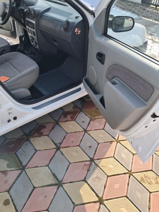 Vand dacia logan full 14 benzina an 2007 euro 4