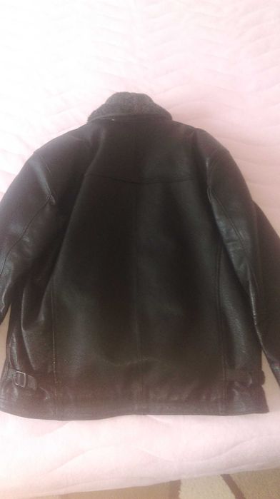 Кожено яке с подплата от вълна.Отлично състояние.