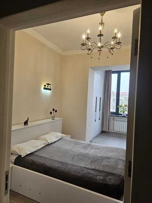 Вторичка, 4/4/4,  Северный вокзал, Сталинский дом 136м2 под ключ !!