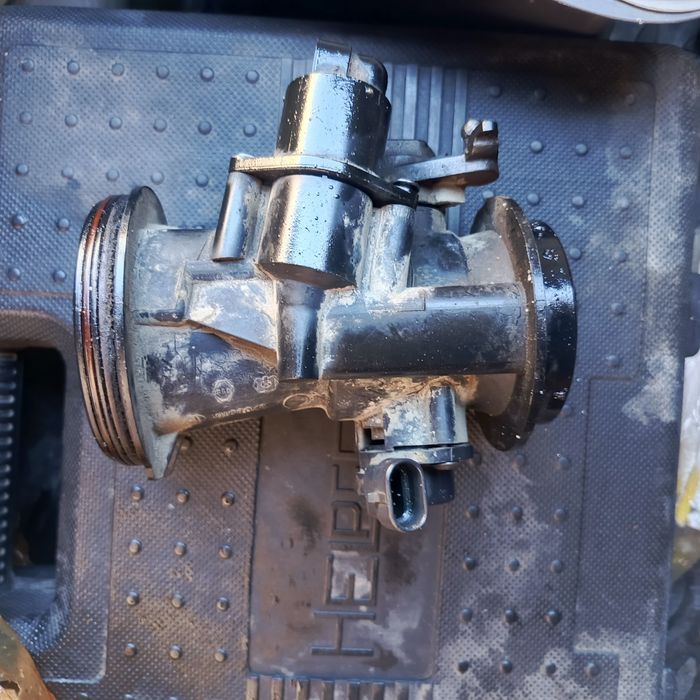 Дроссель на Рено Логан