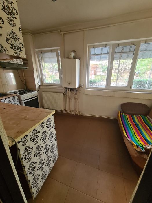 Închiriez garsonieră confort 1 în Tg Jiu,zona CAM, strada Zambilelor, la parter.