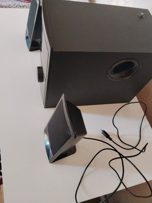 Microlab M-700U 2.1 тонколони