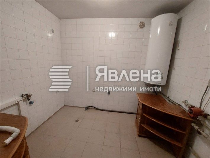 Продава се Четиристаен апартамент в Габрово, Център - 188 кв.м за 599 €/кв.м - Снимка #8