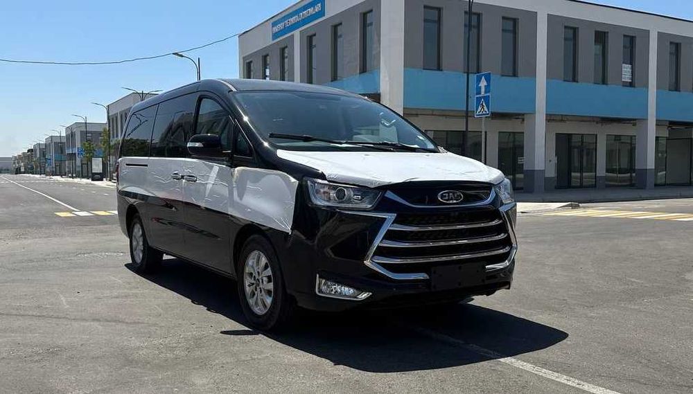 Jac M4 yangi sotuvda tayor