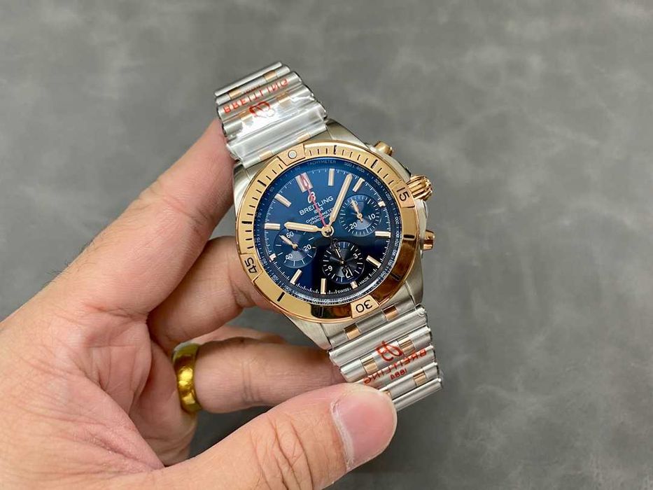 Автоматичен мъжки часовник Breitling Chronomat B01 42