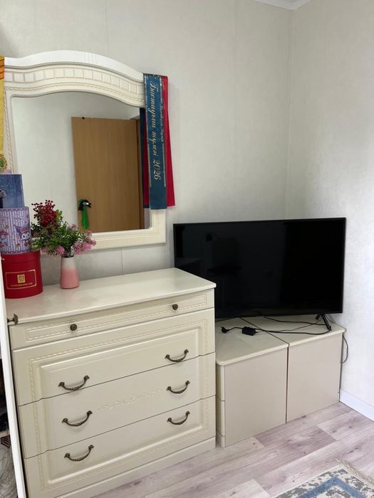 Продам шкаф 4х дверн, комод, 2 тумбы