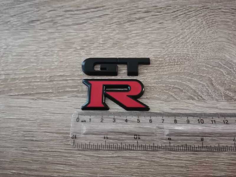 Емблема Nissan GT-R черно с червено