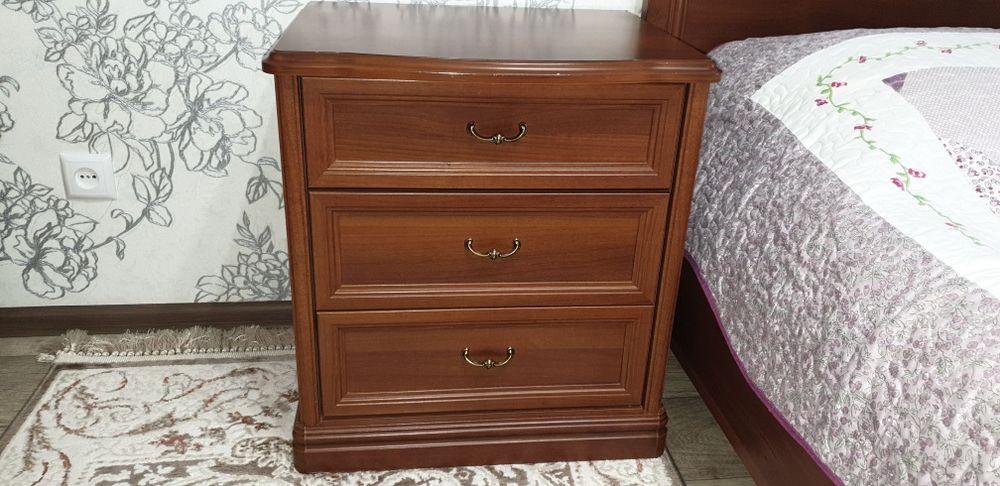 Продам спальный гарнитур