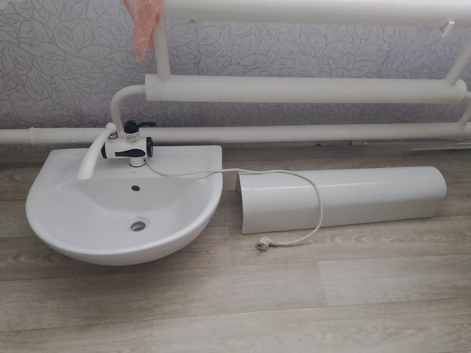 Продаётся раковина с электроводонагревателем