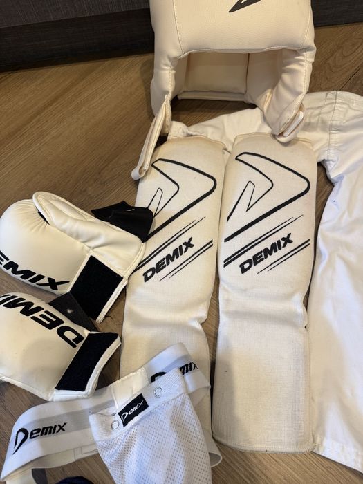 Форма карате и экипировка для мальчика