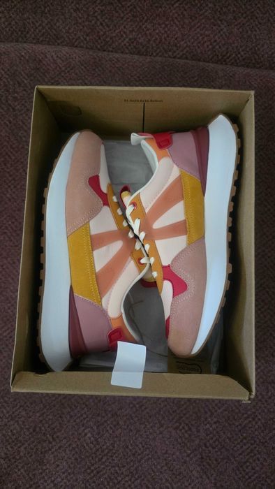 Нови дамски маратонки 39 номер.