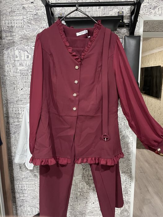 Продаю брючный костюм