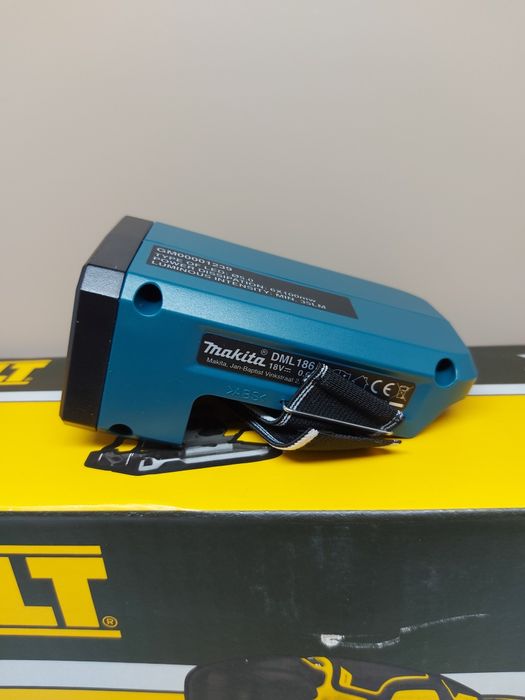 Нов Led фенер Makita DML186
