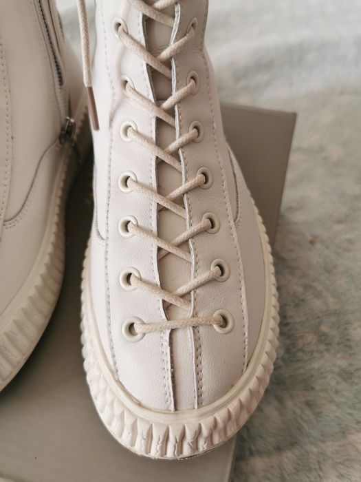 Срочно продам  детские ботинки