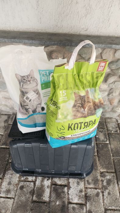 Туалет,когтеточка,игрушки,миска для котика