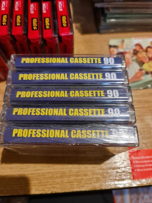 Casete audio noi sigilate