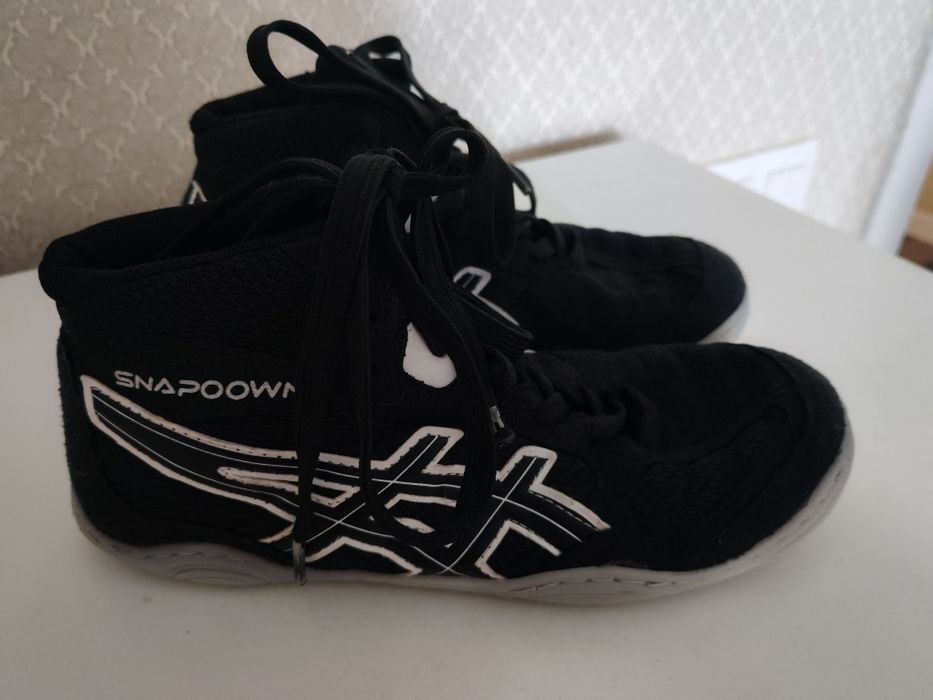 Спортивная обувь