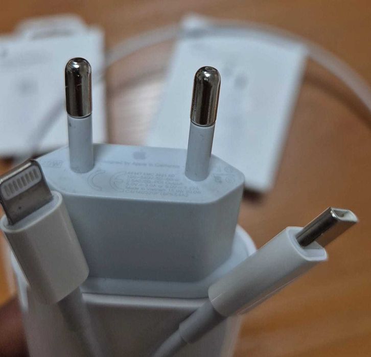 Iphone orginal Adapter and cable