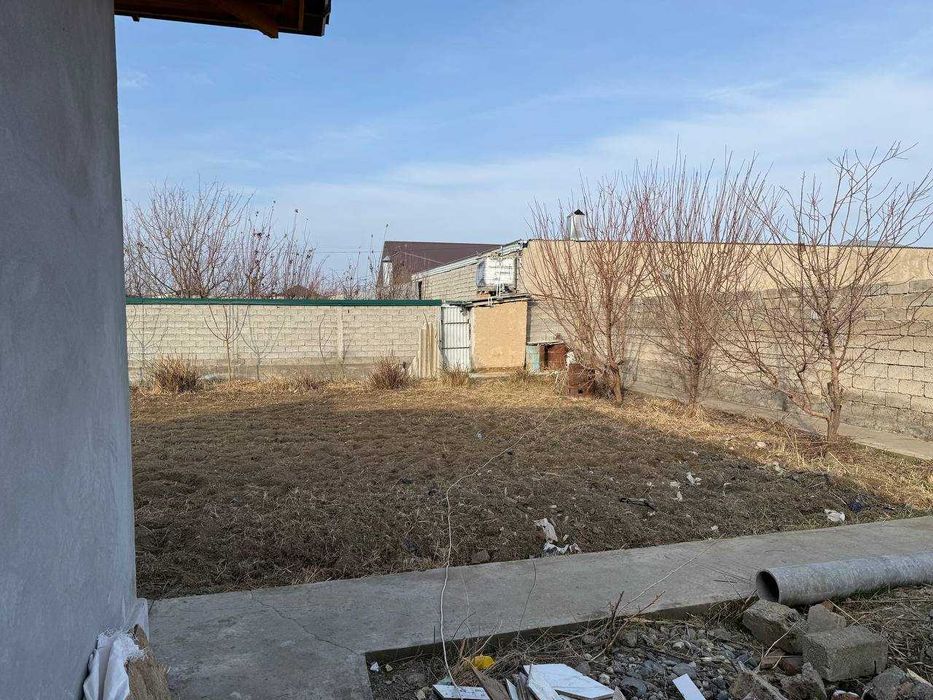 Продаются две дачи.  (площадь 17 соток).  107 000 $. (Возможен торг).