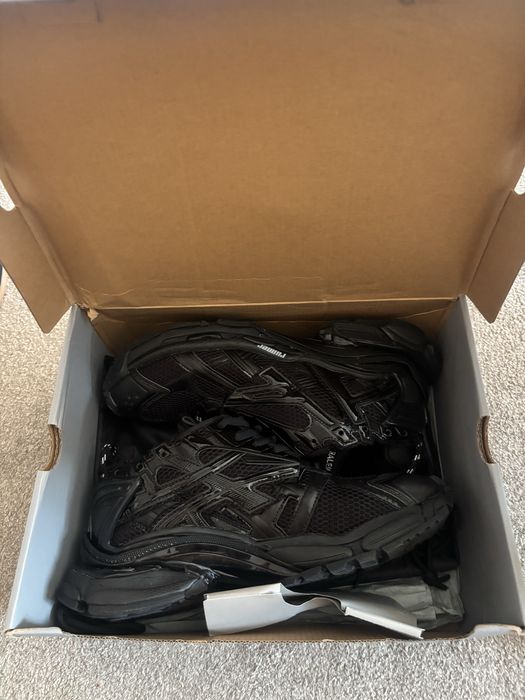 Balenciaga runner black