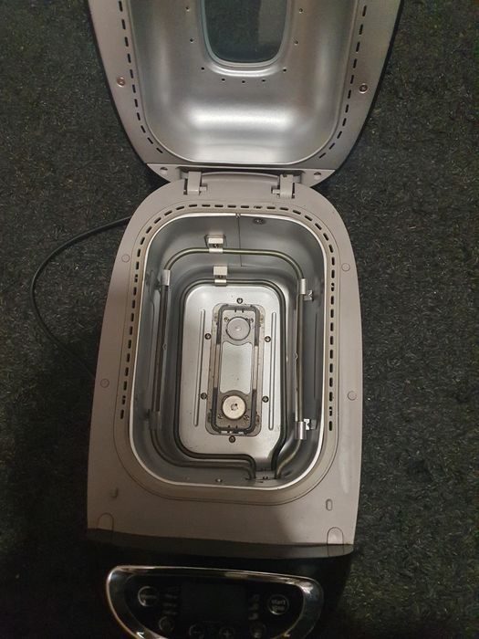 Vînd masina de pâine