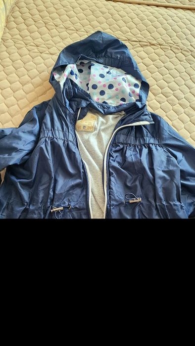 Продам ветровку на девочку