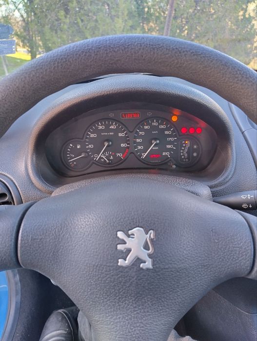 Продавам Peugeot 206